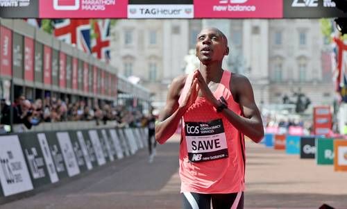 Sabastian Sawe rompe la barrera de las 2 horas y marca 1:59:30 en el Maratón de Londres
