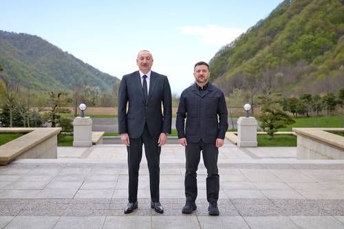 Zelensky propone negociar con Rusia en Azerbaiyán tras reunión con Aliyev
