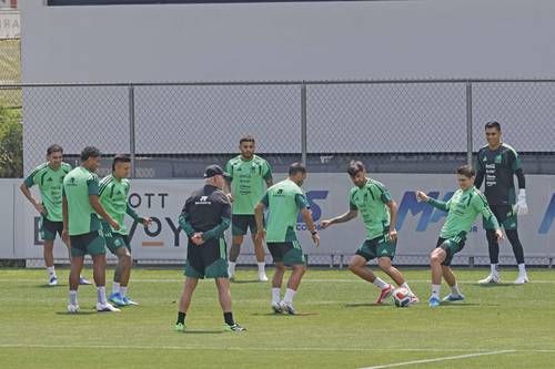 alvaro-fidalgo-y-julian-quinones-se-reportan-al-car-rumbo-al-mundial-2026