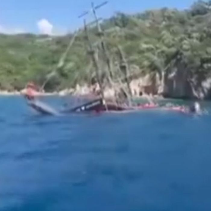 Barco turístico se hunde frente a la costa de Marmaris; 110 personas evacuadas
