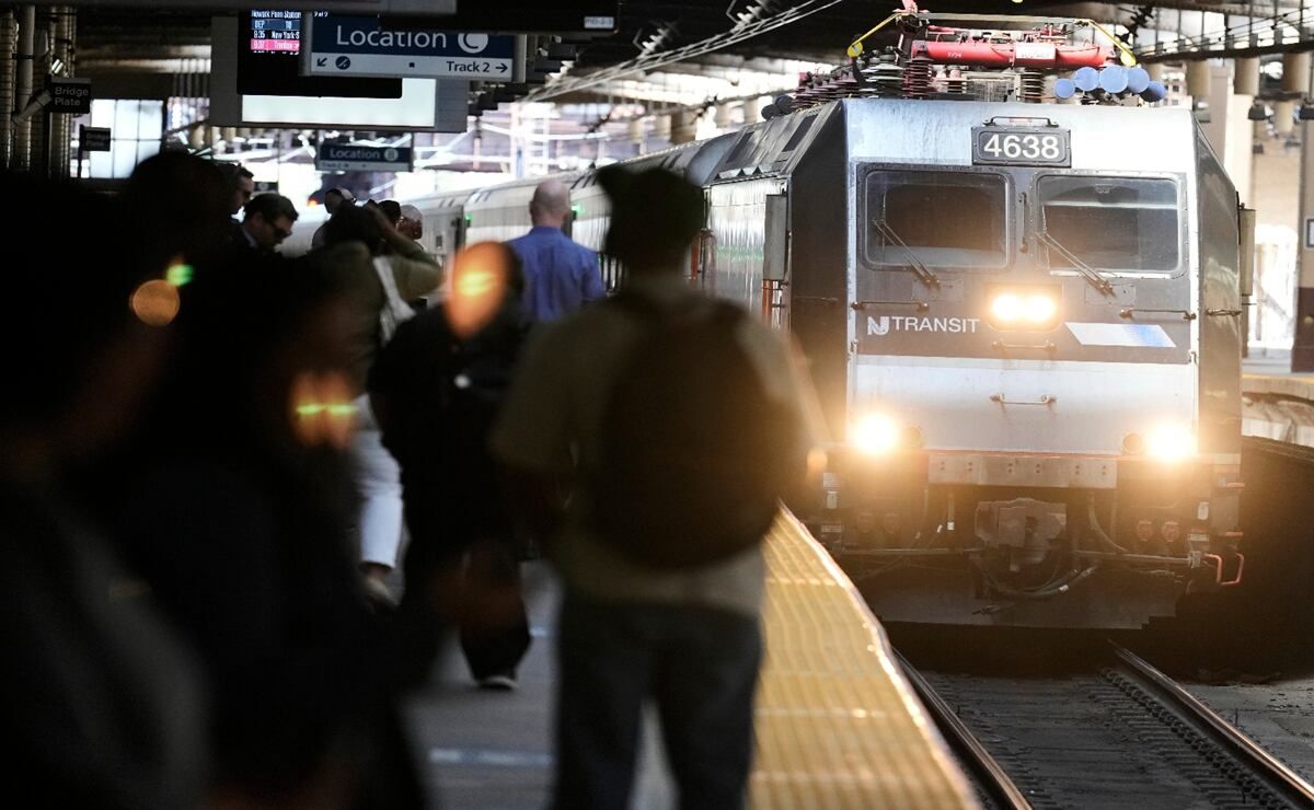 incendio-en-un-vagon-cerca-de-penn-station-deja-cinco-heridos-y-paraliza-servicios-ferroviarios