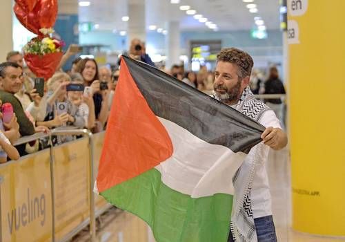 israel-deporta-a-dos-activistas-de-la-flotilla-global-sumud-tras-detencion-en-alta-mar-2