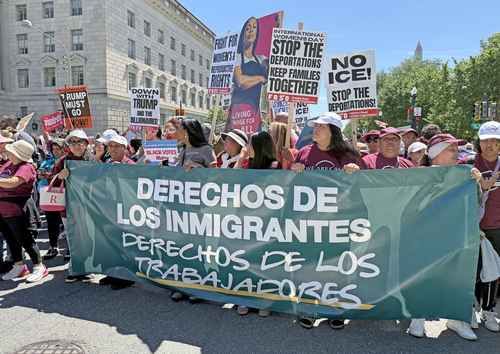 Miles se movilizan en Estados Unidos durante el Primero de Mayo; convocan a “no trabajo, no escuela, no compras”
