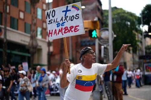Sindicatos protestan en Caracas por aumento al “ingreso mínimo integral” que califican de “burla”