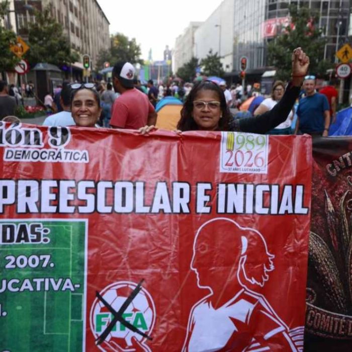 CNTE instala Asamblea Nacional Representativa y declara huelga nacional; plantón en el Zócalo