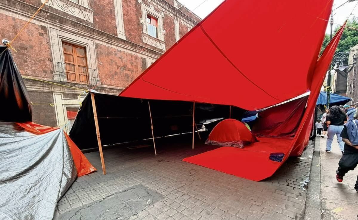 detectan-lonas-y-espacios-vacios-en-el-planton-de-la-cnte-en-el-centro-historico