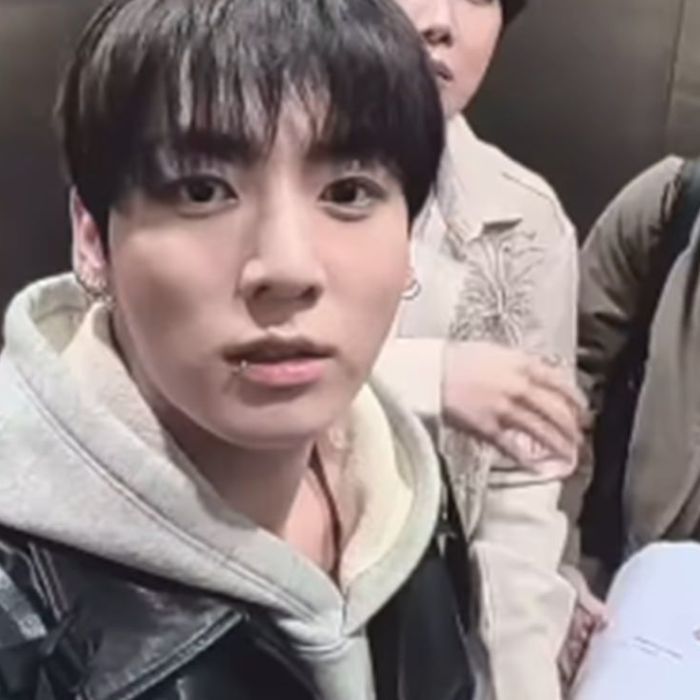 Jungkook denuncia a “sasaengs” tras hallar seguidores esperando cerca de su casa