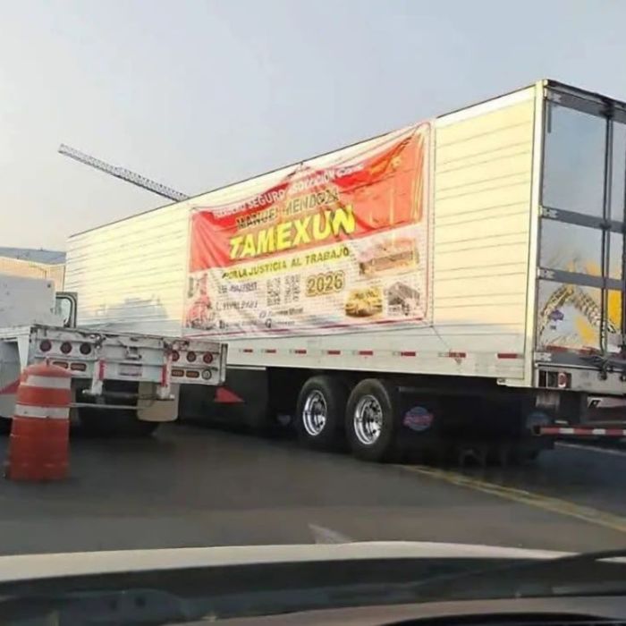 Transportistas de Tamexun bloquean la México–Querétaro en Tepotzotlán; exigen reapertura de restaurantes clausurados