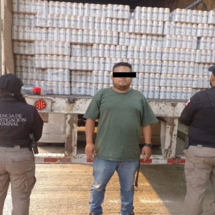 FGR asegura en Huimanguillo (Tabasco) un tractocamión con alrededor de 80,000 latas de probable procedencia ilícita