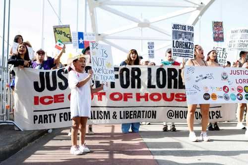 Juez prohíbe la deportación de un testigo tras el asesinato de un trabajador mexicano por agentes del ICE en Houston