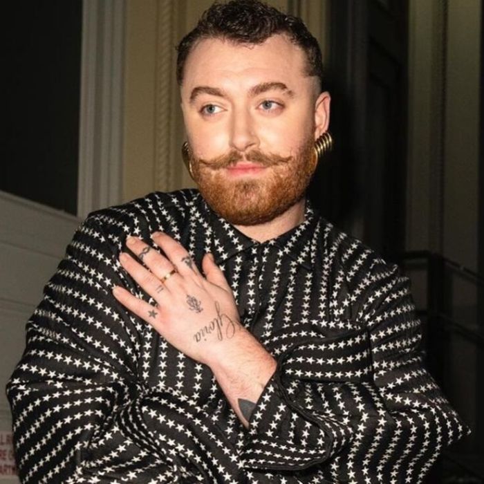 Sam Smith confirma compromiso con el diseñador Christian Cowan
