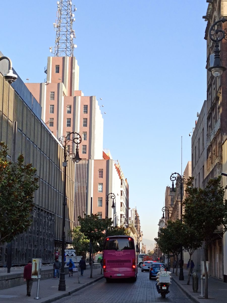 Vecinos de Ampliación Granada reavivan solicitud de parquímetros por saturación vial