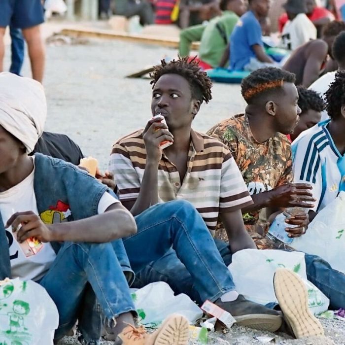 Ceuta: alrededor de mil menores migrantes permanecen varados tras cruce masivo