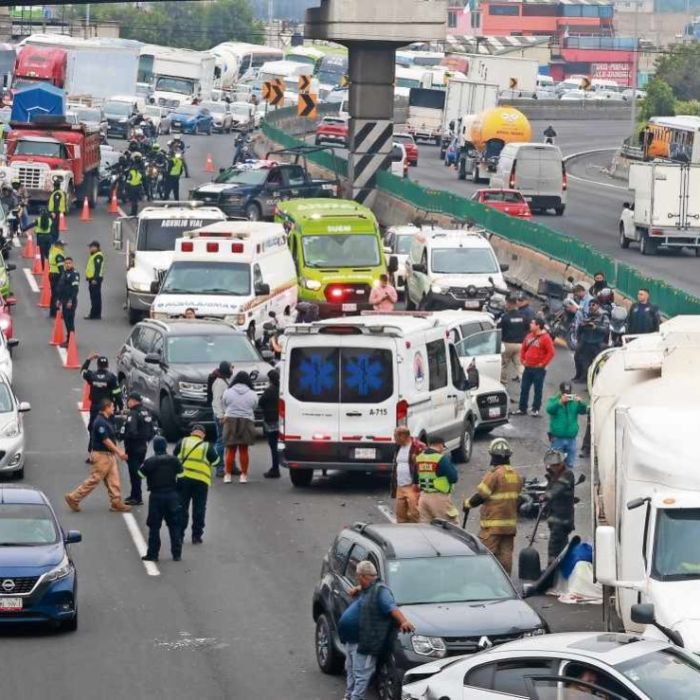 Carambola en la México-Pachuca deja un motociclista muerto y 16 lesionados