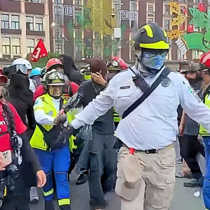 Joven de 17 años resulta lesionado con una bomba molotov durante marcha del 2 de octubre en CDMX