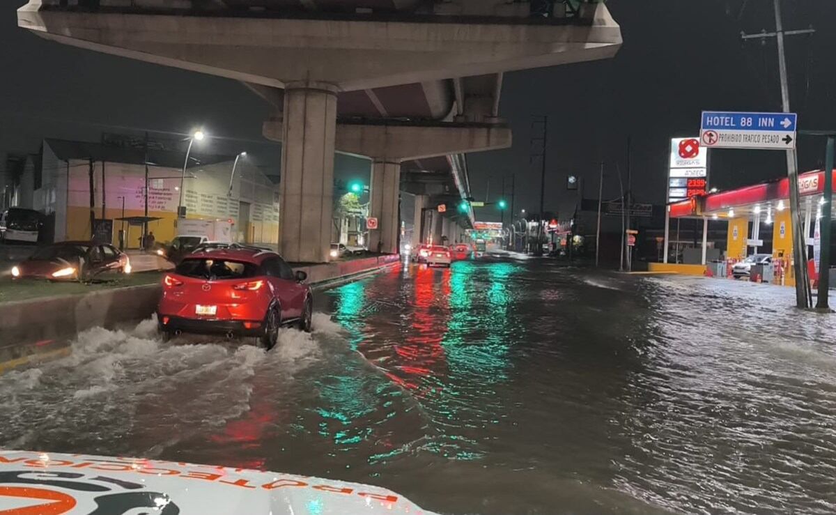 lluvias-dejan-inundaciones-vehiculos-varados-y-cierres-viales-en-nuevo-leon
