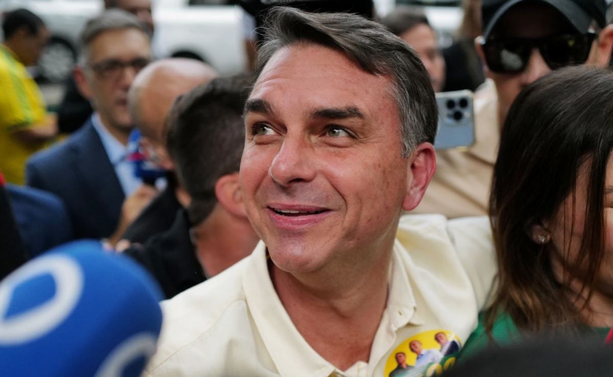 milei-y-de-la-espriella-felicitan-a-flavio-bolsonaro-por-ventaja-en-brasil