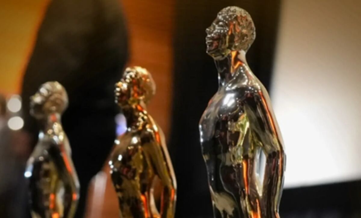 premios-ariel-2026-las-estrellas-desfilan-por-la-alfombra-roja-en-los-estudios-churubusco