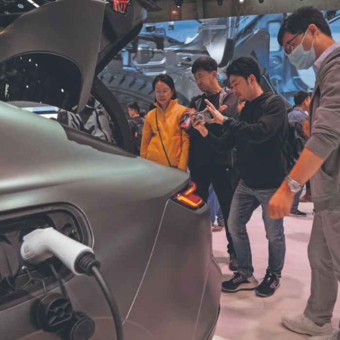 Reparar un auto eléctrico puede costar más por su batería y tecnología
