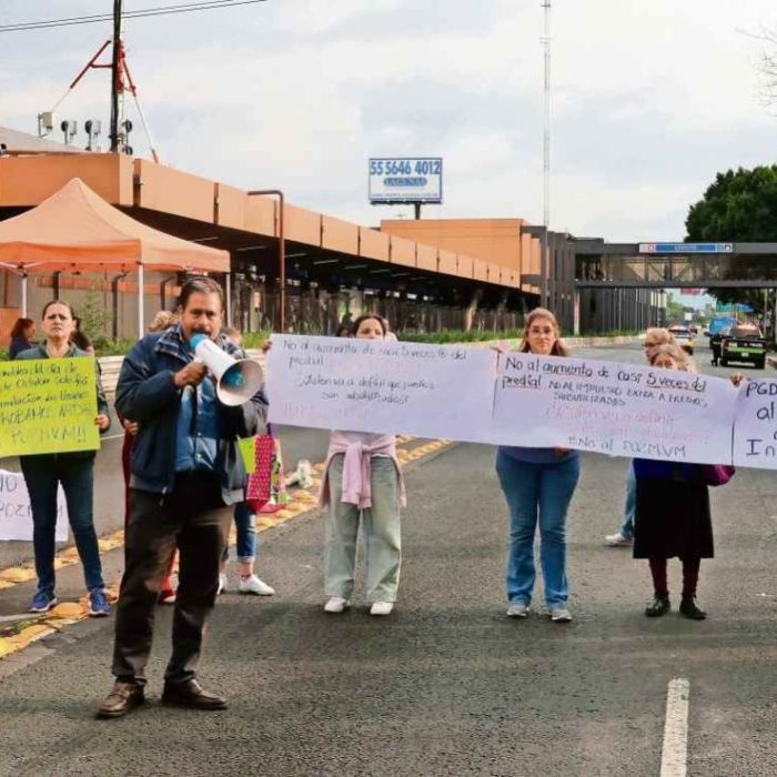 Vecinos bloquean Calzada de Tlalpan por inconformidades con consulta del POZMVM